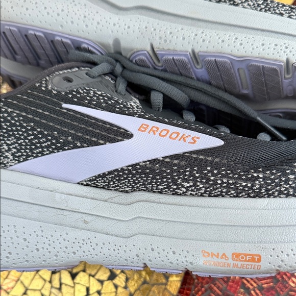 Brooks Ghost Max 2 Shoes - Gray/Black and White Size 10 M - Picture 7 of 8